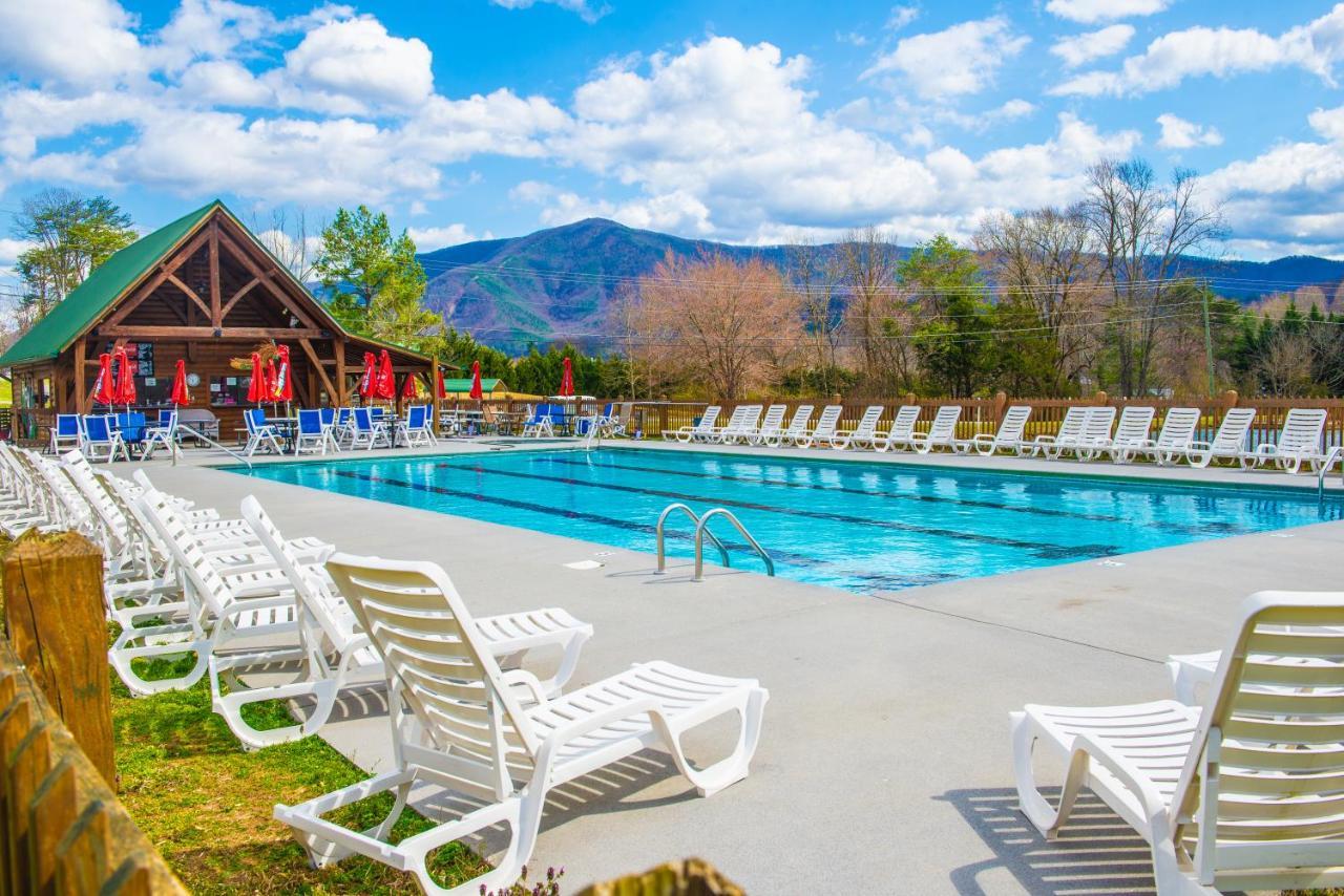 Tanasi Lodge - Reunions, Retreats, Weddings, Family Getaways Sevierville Exterior foto